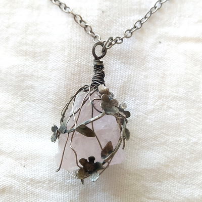 Dije cuarzo en rosa y flores (grande)