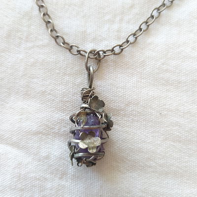 Dije amatista y flores (mediano)