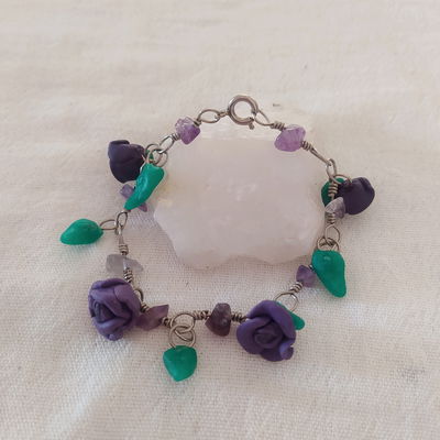 Pulsera amatista y flores violetas