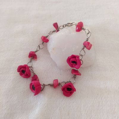 Pulsera Coral y flores rojas con turmalina