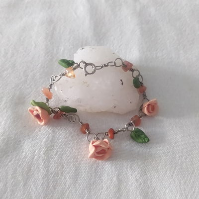 Pulsera de cornalina y flores naranjas