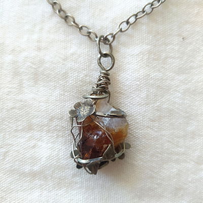 Dije citrino y flores (mediano)