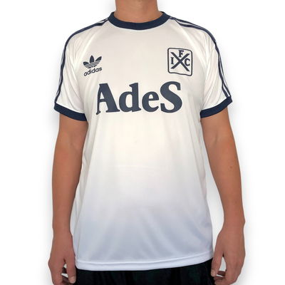 Camiseta Ades alternativa