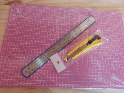 Tablero de corte A3 rosa + cutter + regla 30 cm
