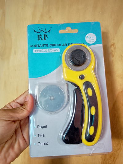 Cutter circular rotativo RD de 45cm con 3 cuchillas de repuestos.