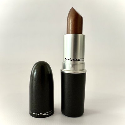 Labial MAC Frost 301 “O” Tono Marrón Glow