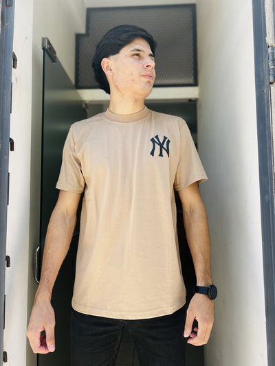 Remera Nike New York Marrón