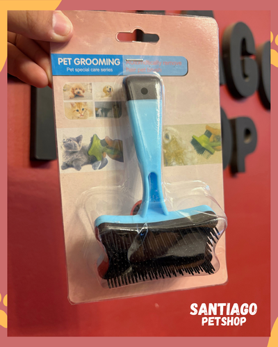 Cepillo plástico con boton
