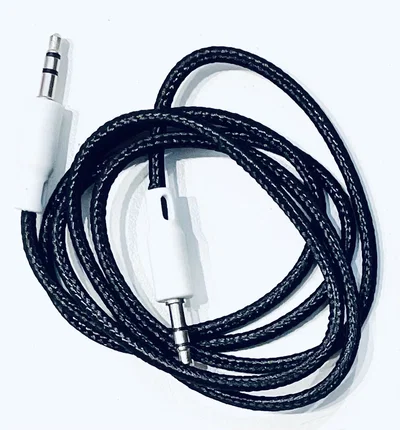 Cable auxiliar de audio. 3.5mm