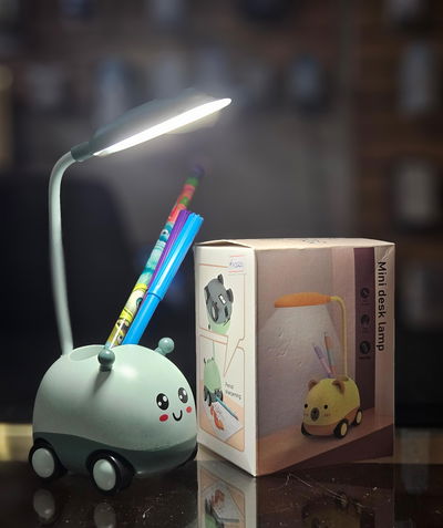 Mini lámpara con portalápices