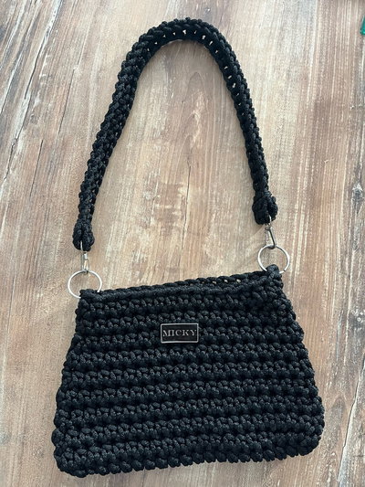 Cartera de Hilo Negra