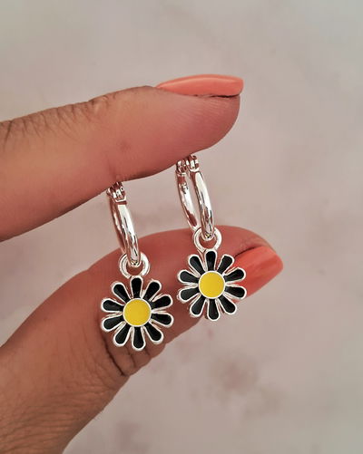 Argollas Shasta Petal Negro Ac. Blanco 