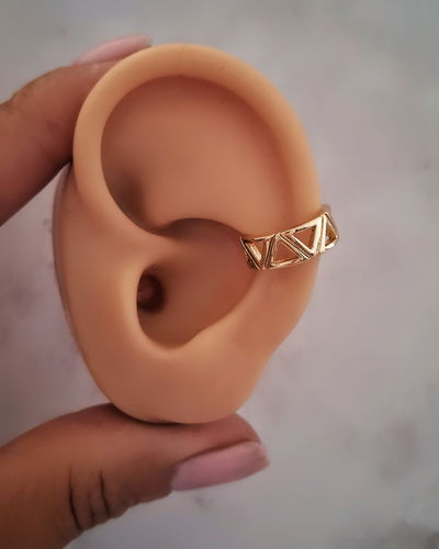 Earcuff Triangle Ac. Dorado 
