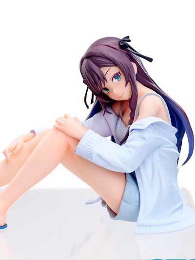 I May Be a Guild Receptionist, But I'll Solo Any Boss to Clock Out on Time Alina Clover