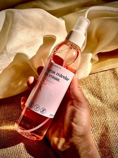 Agua micelar de rosas