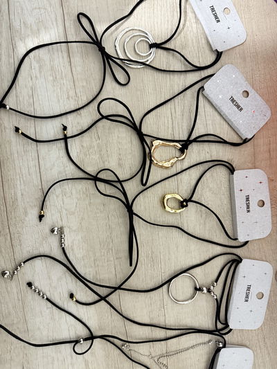 chokers 