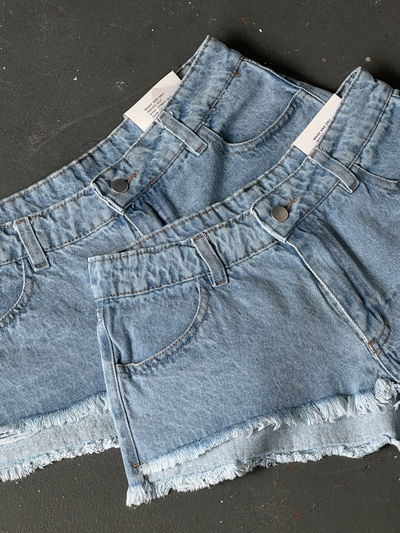 Short tiro bajo celeste