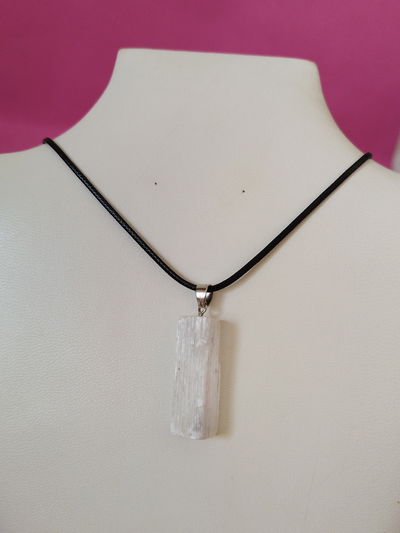 Collar selenita 
