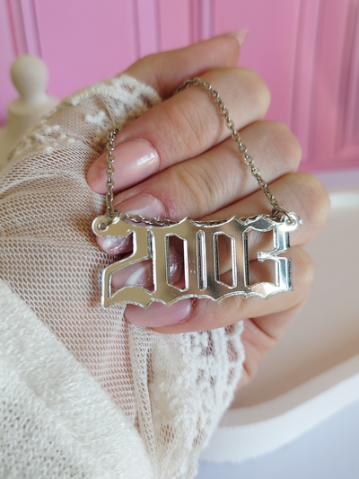 Collar año 2003 plateado