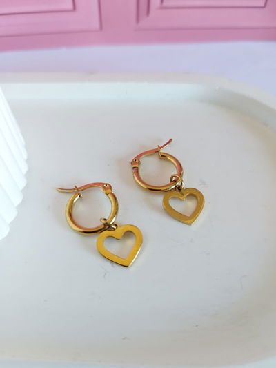 Argolla con dije corazón dorado