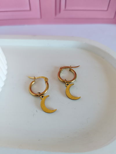 Argolla con dije luna dorado