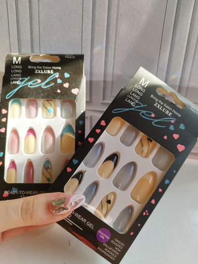 Uñas postizas en caja