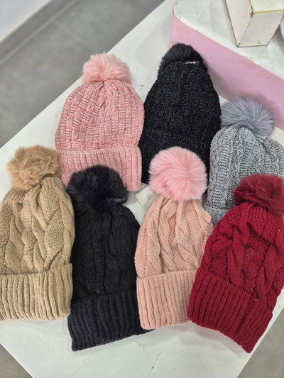 Gorros con corderito y pompon