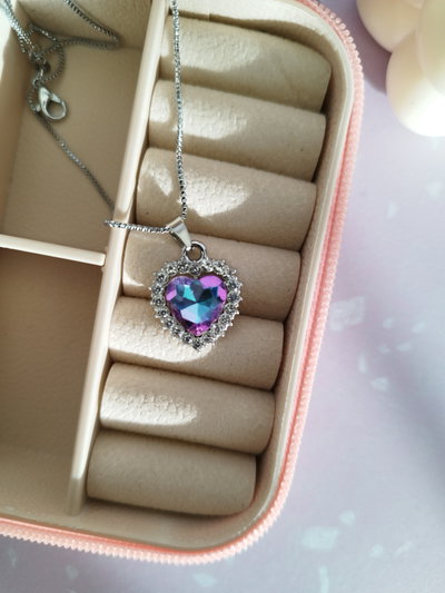 Collar corazon gema violeta plateado