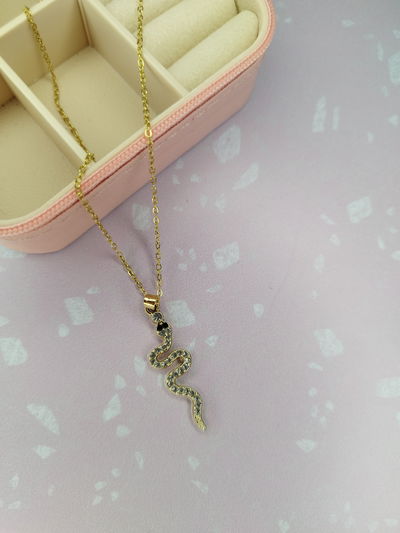 Collar vivora dorada