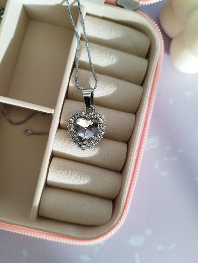 Collar corazon gema tornasol