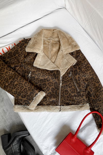 Campera animal print con piel