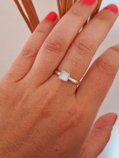 Anillo de plata con nacar blanco