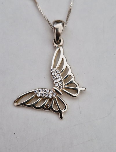 Dije de plata Mariposa
