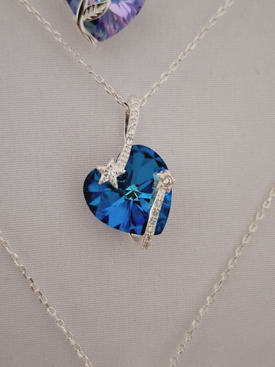 Cadena de plata y Corazon  de Cristal azul engazado 