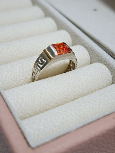 Anillo de plata calado cubic naranja