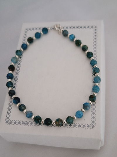Pulsera de plata y piedras naturales color turquesa
