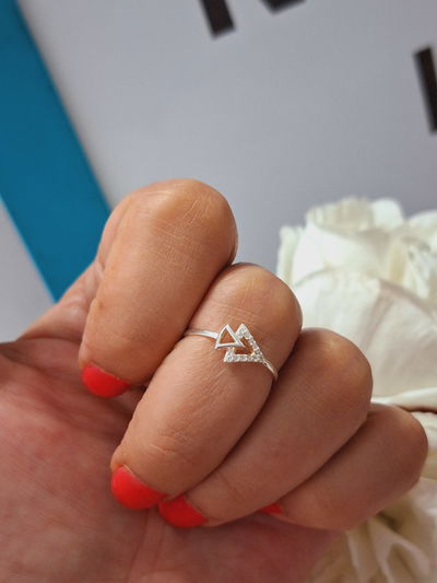 Anillo de plata doble triángulo