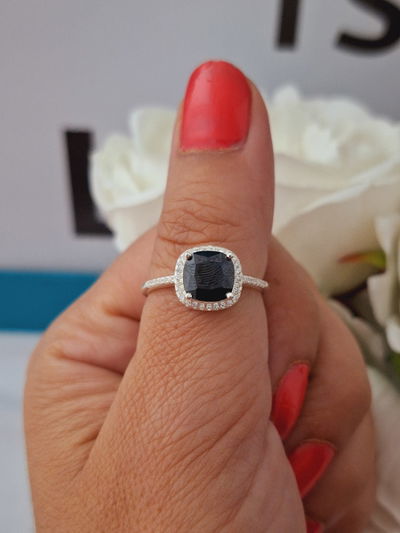 Anillo de plata piedra negra