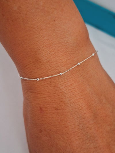 Pulsera Fina con bolitas