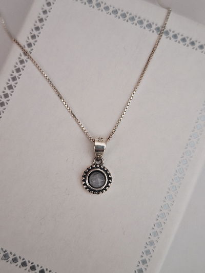 Cadena veneciana y dije 