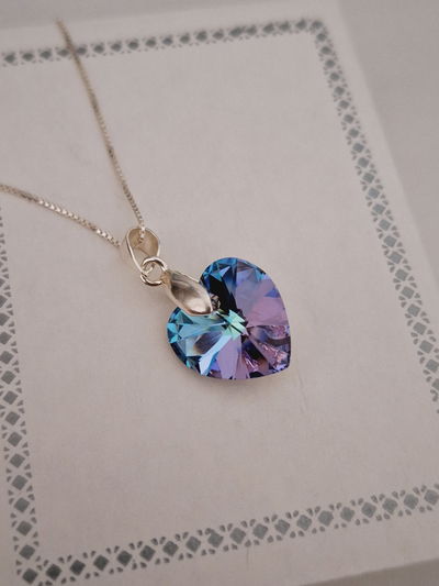 Cristal tornasolado violeta y cadena veneciana de 50cm