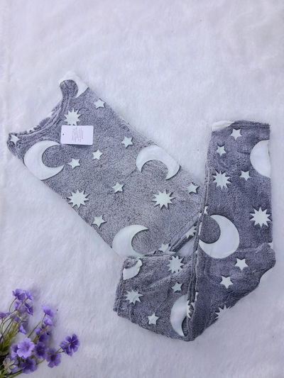 Gris lunas y estrellas(Pijama de niños)