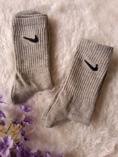 Nike gris