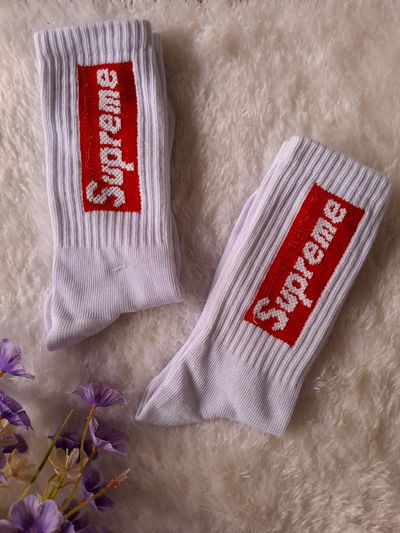 Supreme blanca