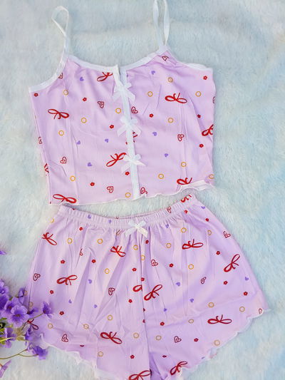 Moñitos y corazones violeta