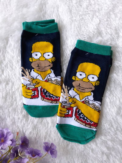 Homero cerveza y papitas