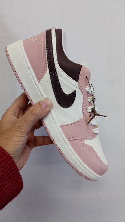 Jordan retro low MID