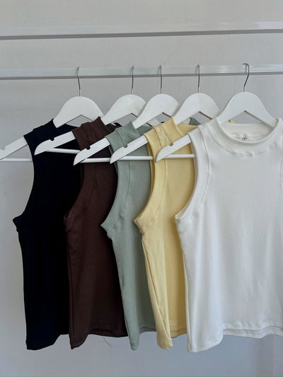 Remera sin mangas cuello alto