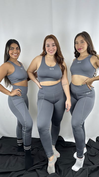 Top tira ancha gris