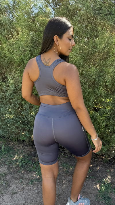 Top tira ancha gris plomo